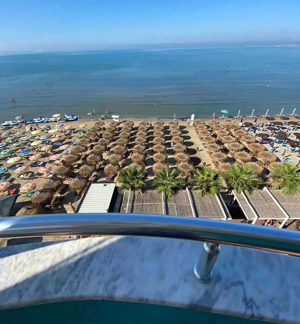 Redi'S Luxurious Seaside Full View Apartments Durrës