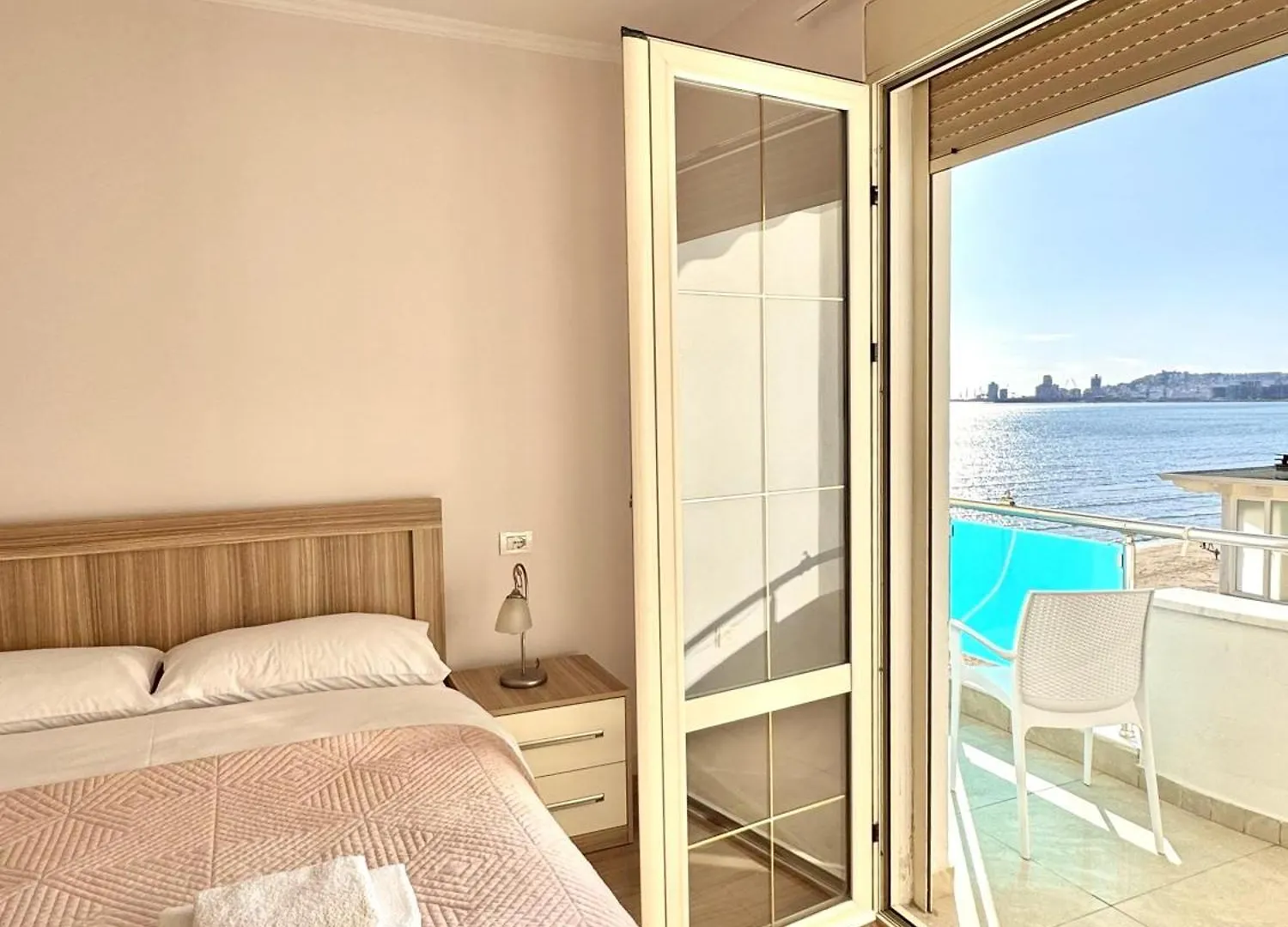 Redi'S Luxurious Seaside Full View Apartments Durrës 0*,