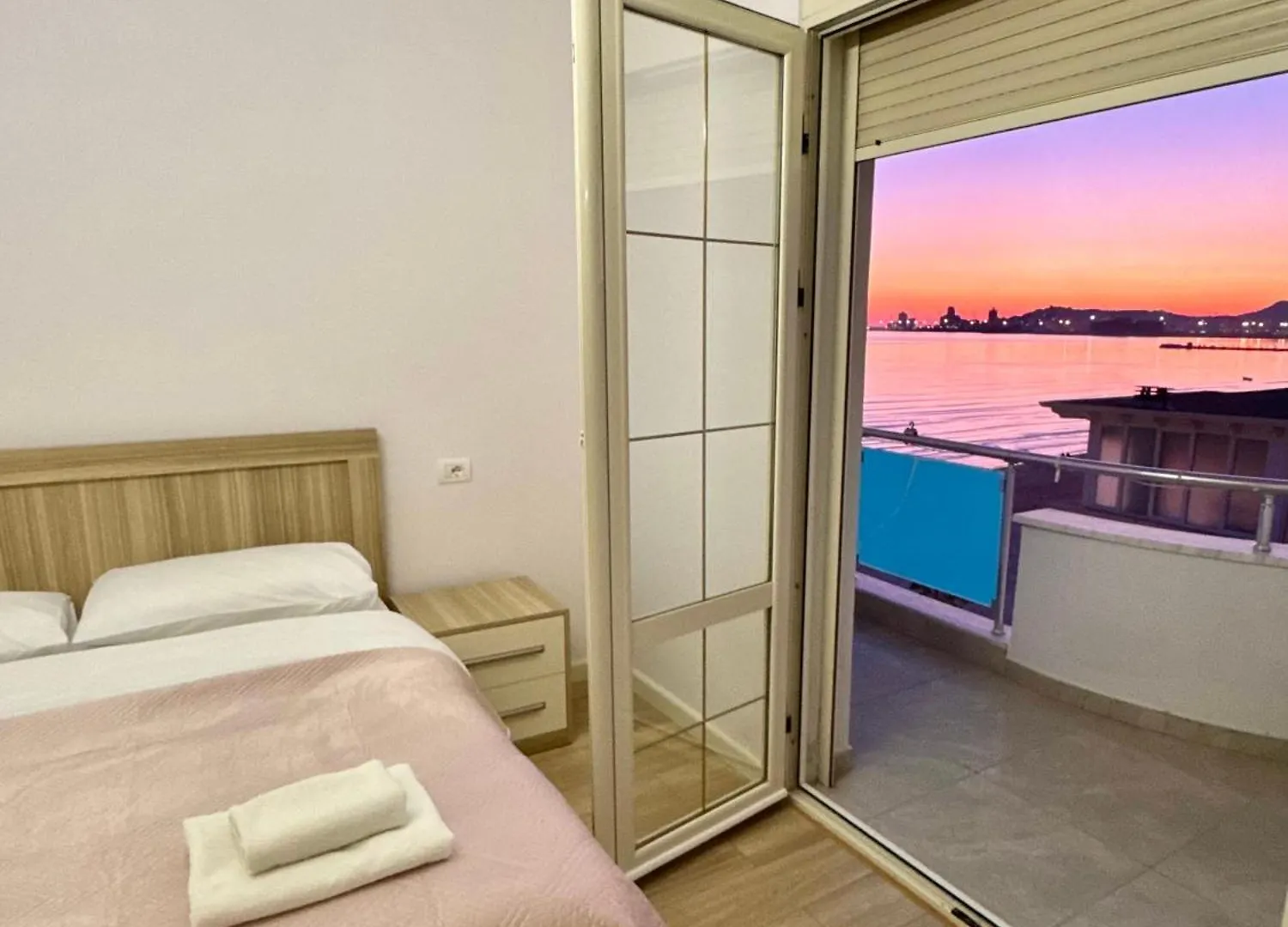 Redi'S Luxurious Seaside Full View Apartments Durrës