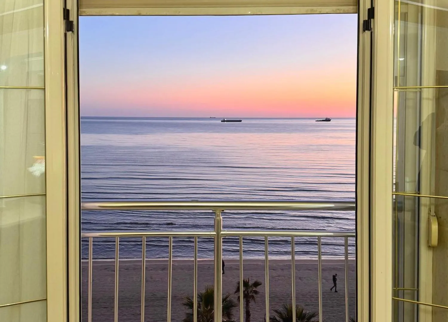 Redi'S Luxurious Seaside Full View Apartments Durrës